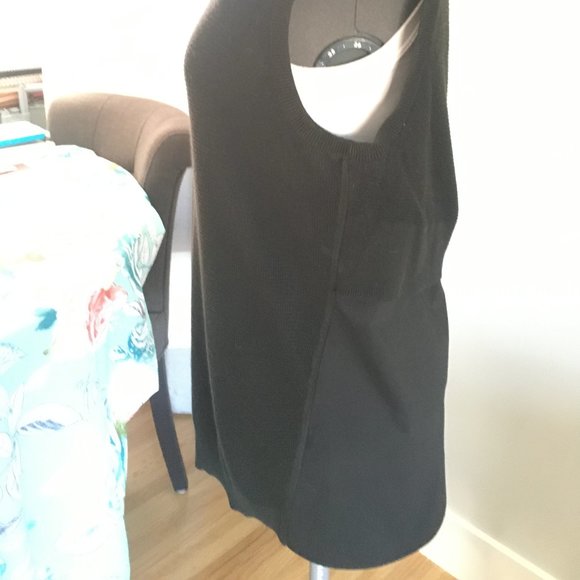 Banana Republic Sleeveless Sweater - Picture 5 of 8